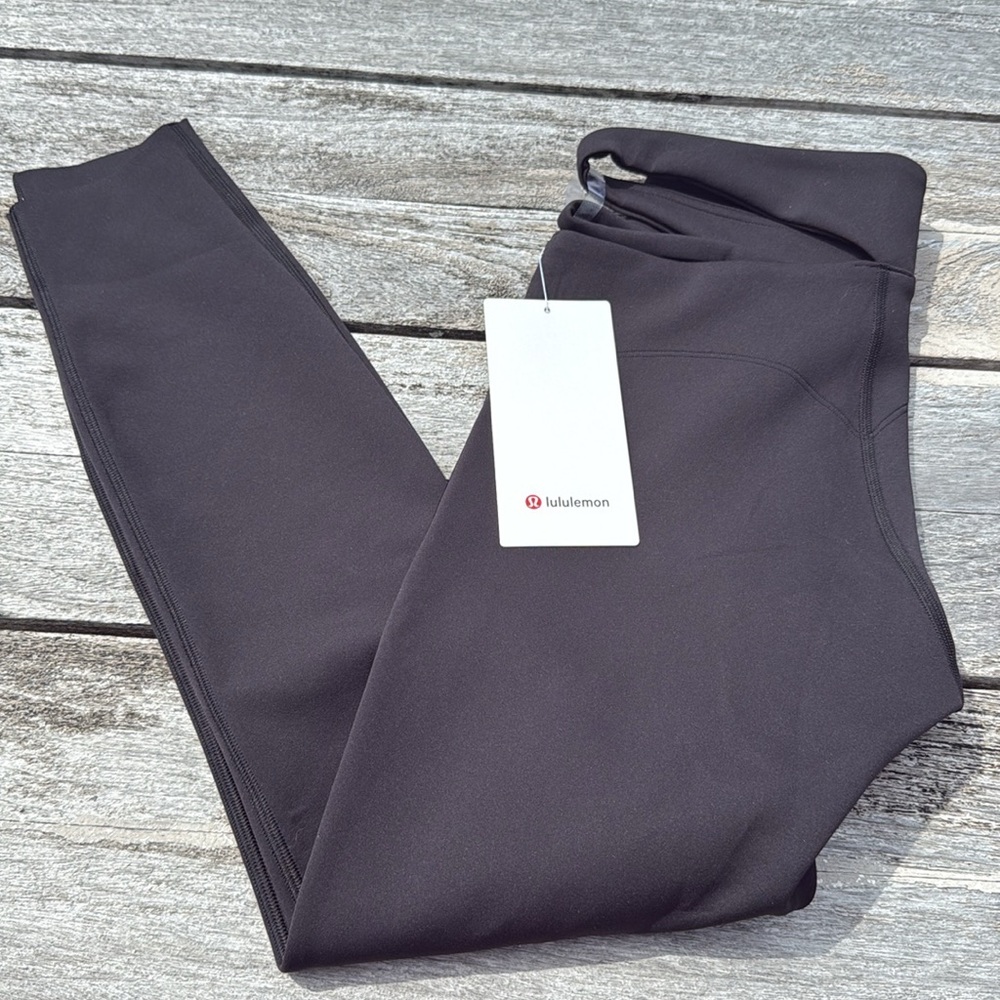 Lululemon Cut-Out Waist High-Rise Train Tight 25"
Black size 6 NWT - Picture 2 of 6